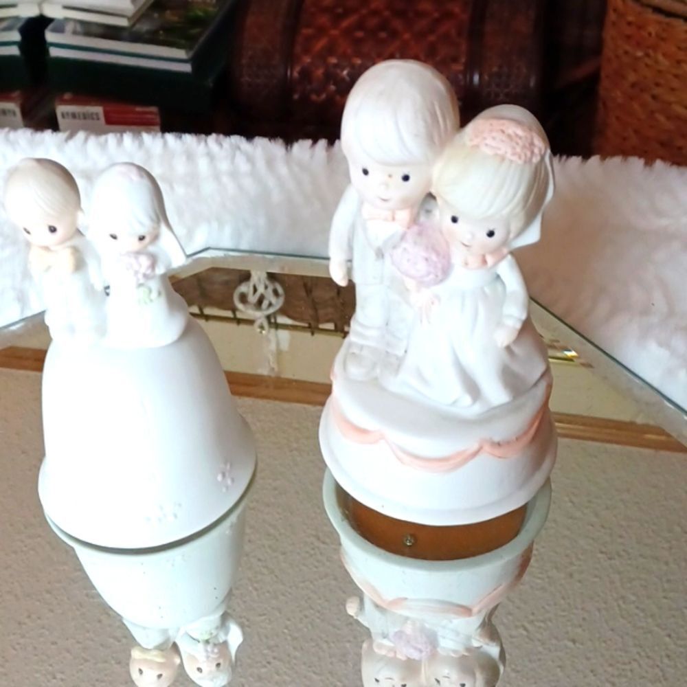 Wedding childhood couple Music Box & Johnathen David‎ Collector Bell